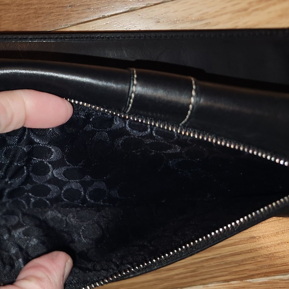 VINTAGE COACH LEATHERWARE Black Leather Tri-fold wallet. LOOKS REALLY GOOD - Picture 3 of 6